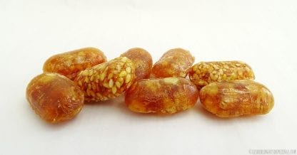 Poignée de bonbons mélangés aux fruits secs