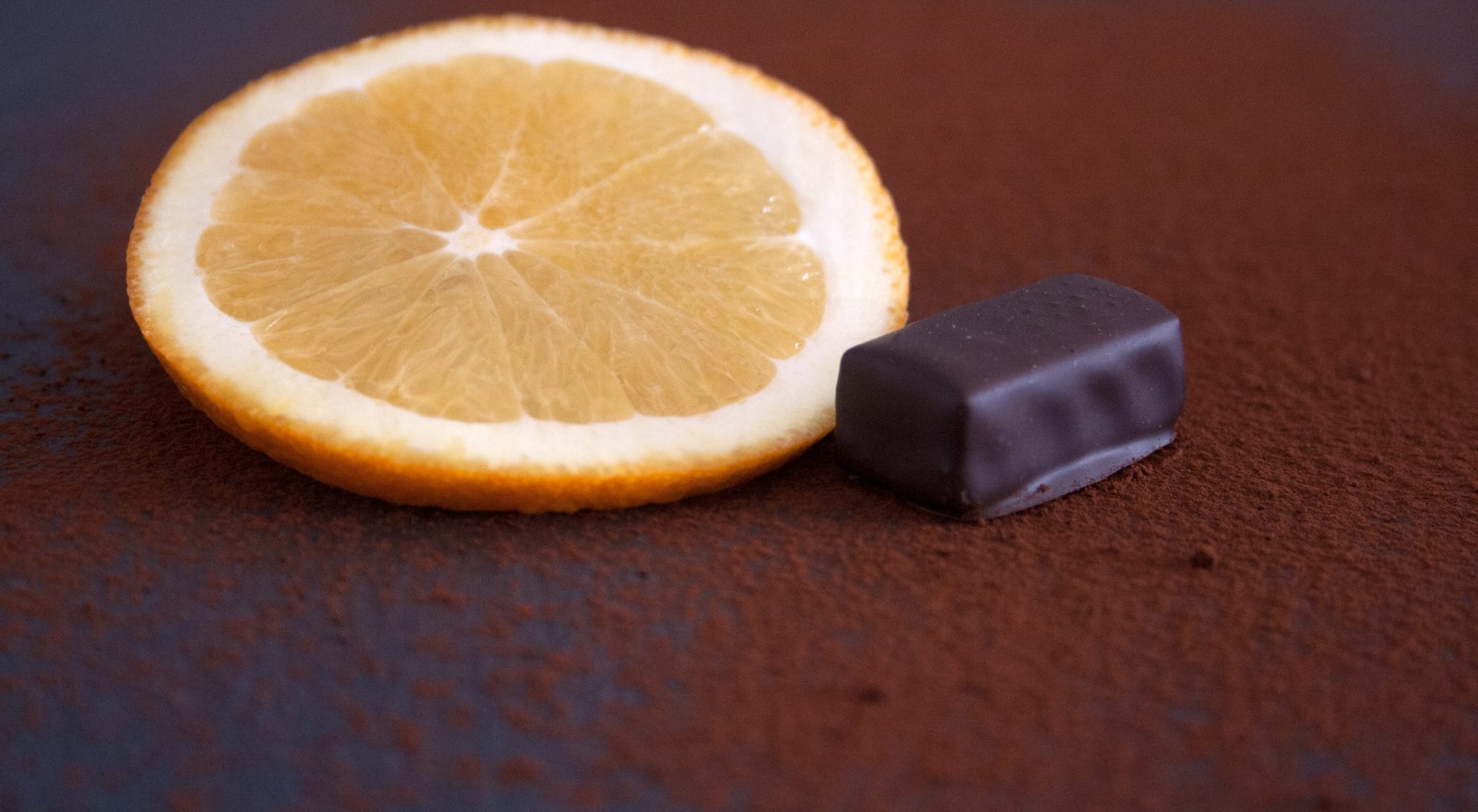 Chocolat et tranche d'agrume